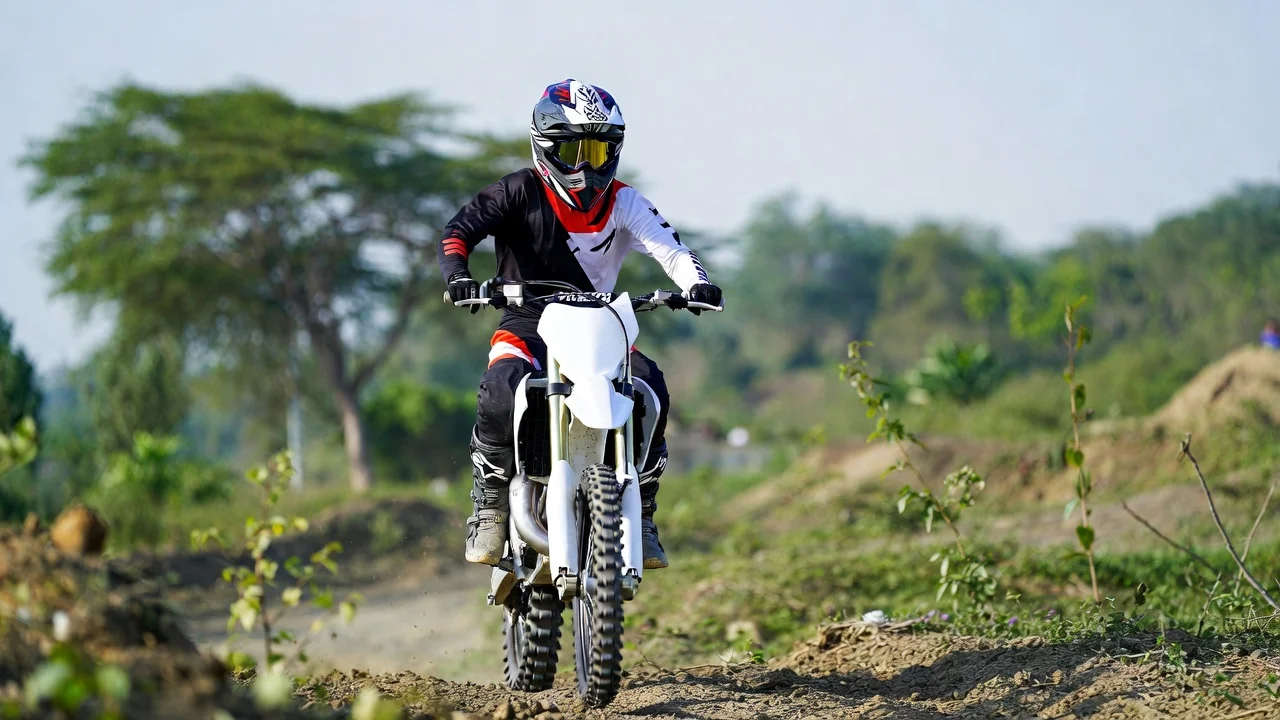 Motorcycling Stunts Tips: A Beginner’s Guide to Safe and Controlled Stunt Riding in Bangladesh